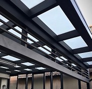 PC板採光罩材質，透光性佳