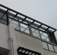 塑鋁板材質，隔熱效果好